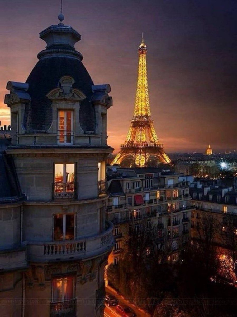 viewsoff_'s tweet image. Night in Paris