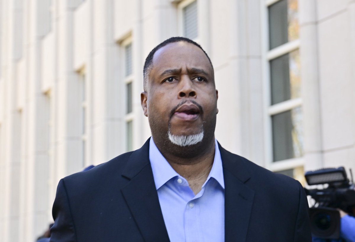 Lloydphoto's tweet photo. Photos:Former NBA Players Chauncey Billups and Damon Jones pleaded not guilty in the sports gambling scandal at Brooklyn Federal Court on Monday morning. #LloydMitchellPhotography #AMNewYork #NBA #photojournalism #journalism #federal #FBI https://t.co/FwOSogW9RT