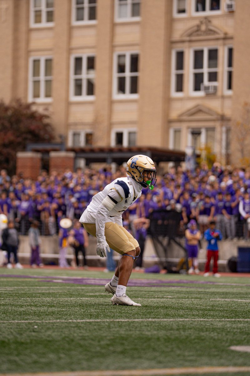 Senior szn!!
hudl.com/v/2SgnER 
<a href="/CoachPlez/">Coach Plez</a> <a href="/KaboteSikyala/">DB SENSEI</a> <a href="/gcfootball/">GC Football</a>