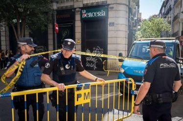 🚨 ALERTE INFO 🚨

Un homme de type nord-africain a blessé trois personnes lors d'une attaque au couteau samedi, à Madrid. Lors de son interpellation, il a foncé sur les policiers armé d'une machette en criant « Allah Akbar ».