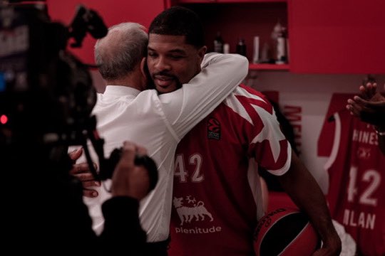 SirHines's tweet image. ❤️