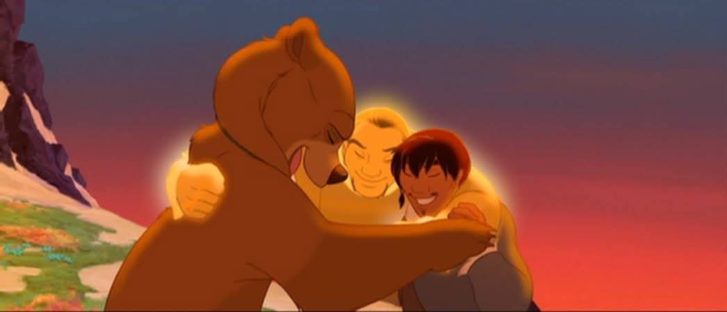 MOTIVAND0TE's tweet image. Tierra de osos es de las películas de Disney más infravaloradas cuando se merece todo el aprecio del mundo, habla de ser mejor persona, la enseñanza que deja sobre la hermandad, el perdón, la naturaleza y la aventura, la bella banda sonora que la acompaña, no tiene precio.