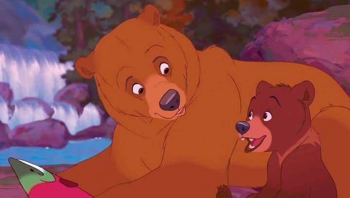 MOTIVAND0TE's tweet image. Tierra de osos es de las películas de Disney más infravaloradas cuando se merece todo el aprecio del mundo, habla de ser mejor persona, la enseñanza que deja sobre la hermandad, el perdón, la naturaleza y la aventura, la bella banda sonora que la acompaña, no tiene precio.