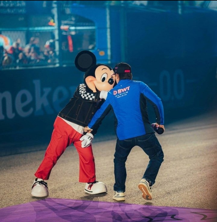 ElMileista2do's tweet image. Persona no grata en Disney