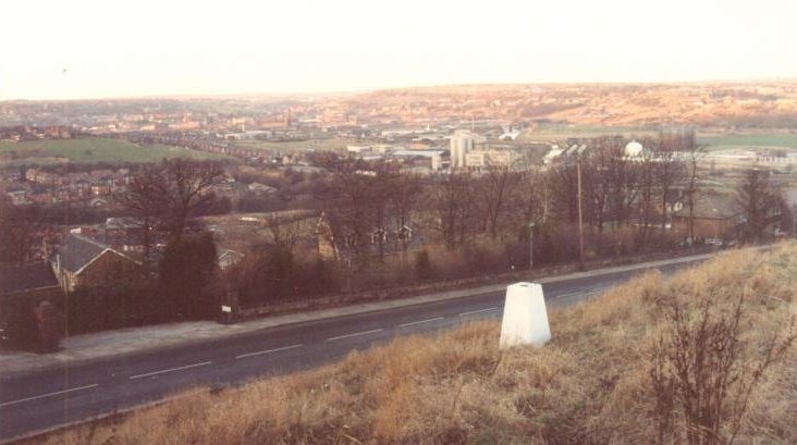 Trig Point 261 ✅️ Hill Top, Dewsbury. Removed in 1990 when developers decided concrete pillars weren’t “on trend.” This 1980s picture shows its glory days. I visited in June, because who doesn’t enjoy a good missing-trig adventure? #allthetrigpoints #maps #history #dewsbury