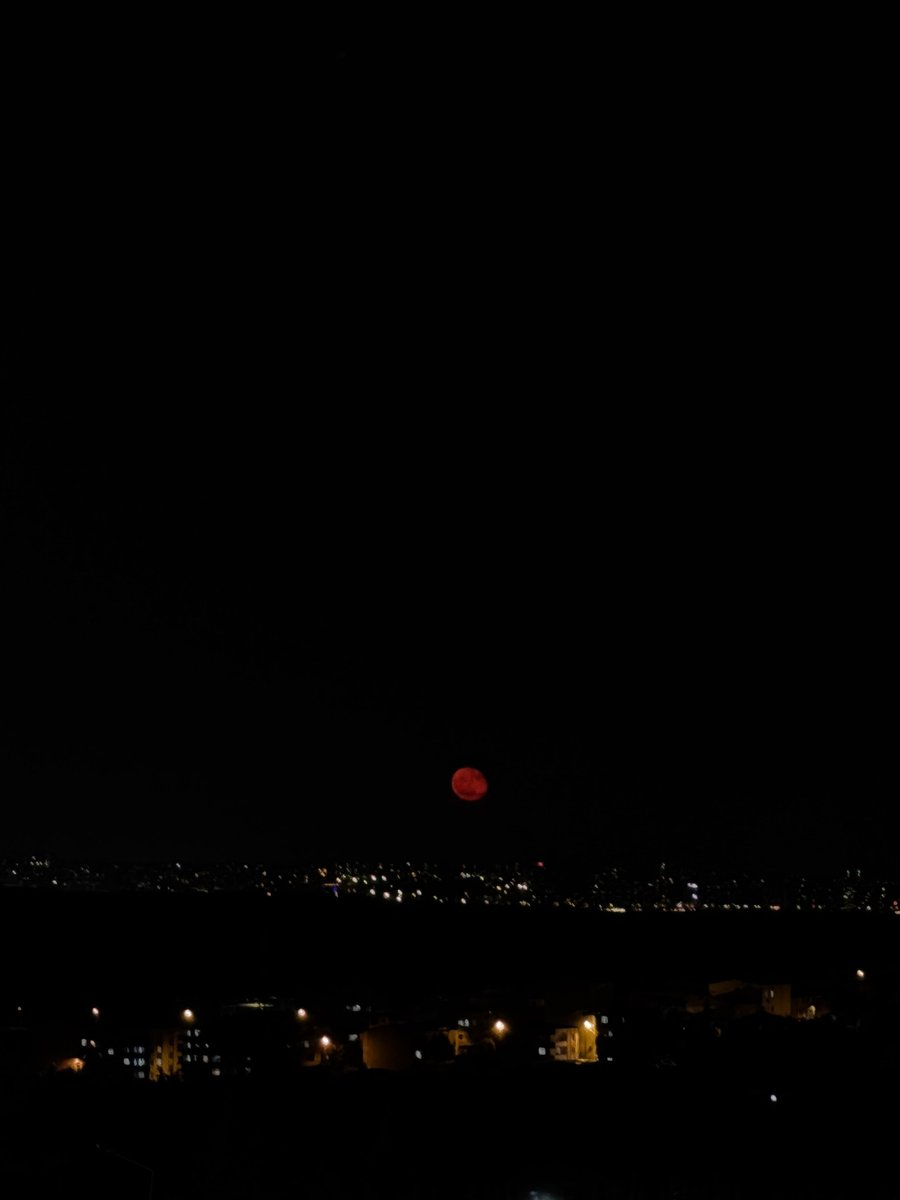 benzinlikte otururken hiç beklemediğim bir manzaraya tanıklık ettim