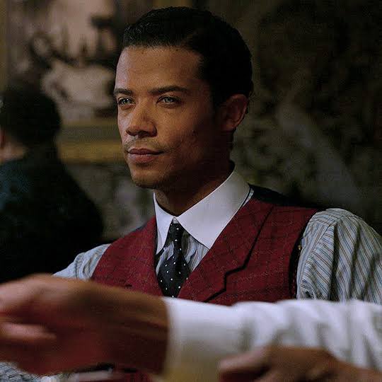 Louis from Interview With the Vampire is how i imagine human Alastor