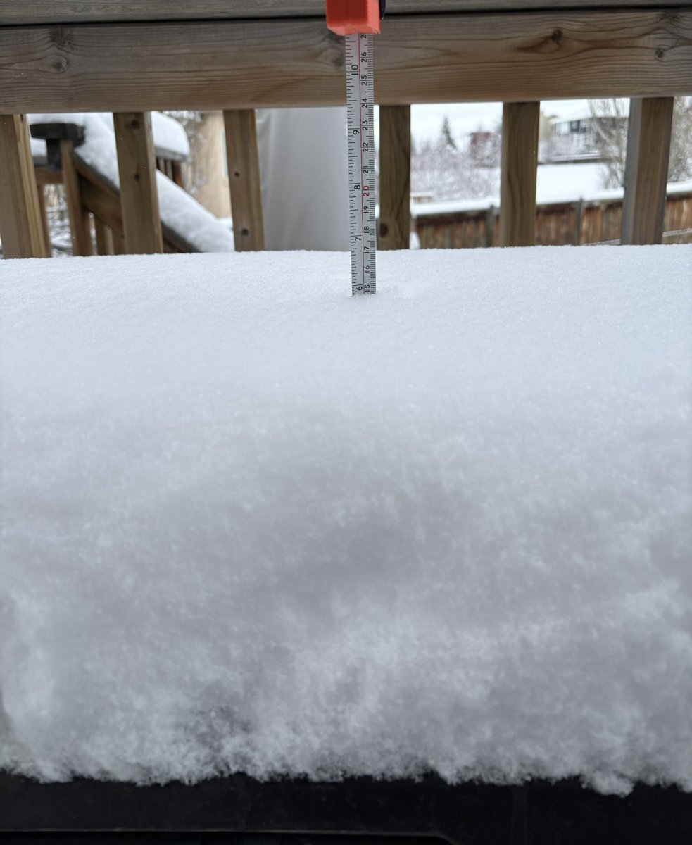 JayLesykWX's tweet image. Just about 15 cm of snow has fallen over SW Calgary. Slight overperformance in the city!! #abstorm