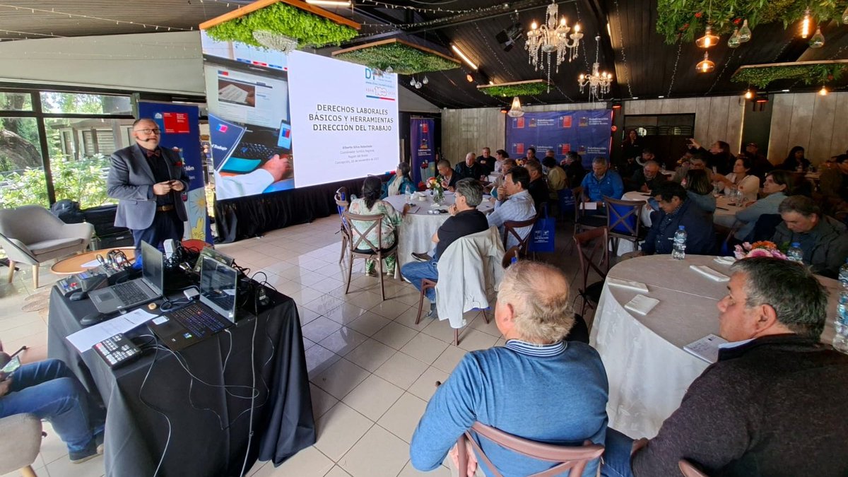 drt_biobio's tweet image. Equipo de la Coord Juridica de @DirecDelTrabajo #Biobio participó en jornada regional de Dirección de Obras Hidráulicas @MOPBiobio con dirigentes de Servicios Sanitarios Rurales, abordando normativa laboral y responsabilidad como empleadores
#DerechosLaborales #DialogoSocial