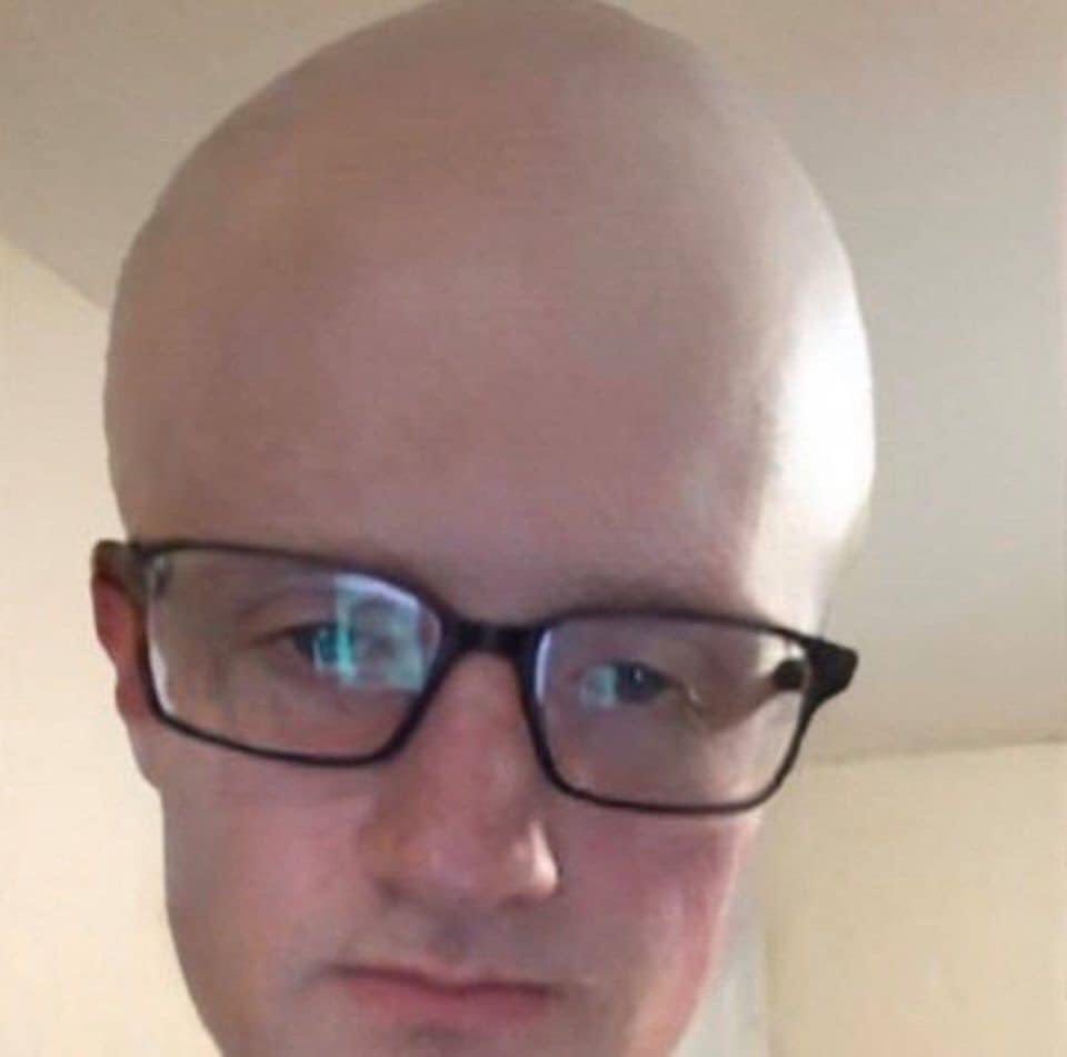 chesscom's tweet image. showing up like this at my first chess tournament to intimidate my opponent