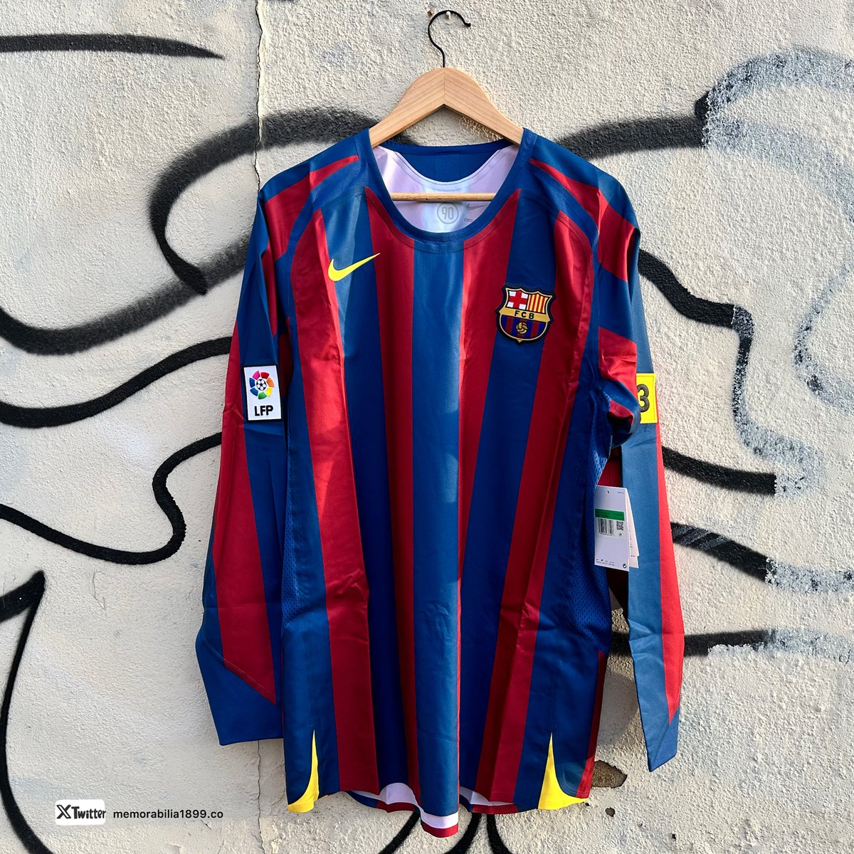 memorabilia1899's tweet image. • Pleased to confirm that the official reissue of the FC Barcelona home shirt from the 2005/06 season with Ronaldinho &amp;amp; 10 on the back will be released in December 2025. Nike will produce a limited edition of only 7,000 units worldwide.