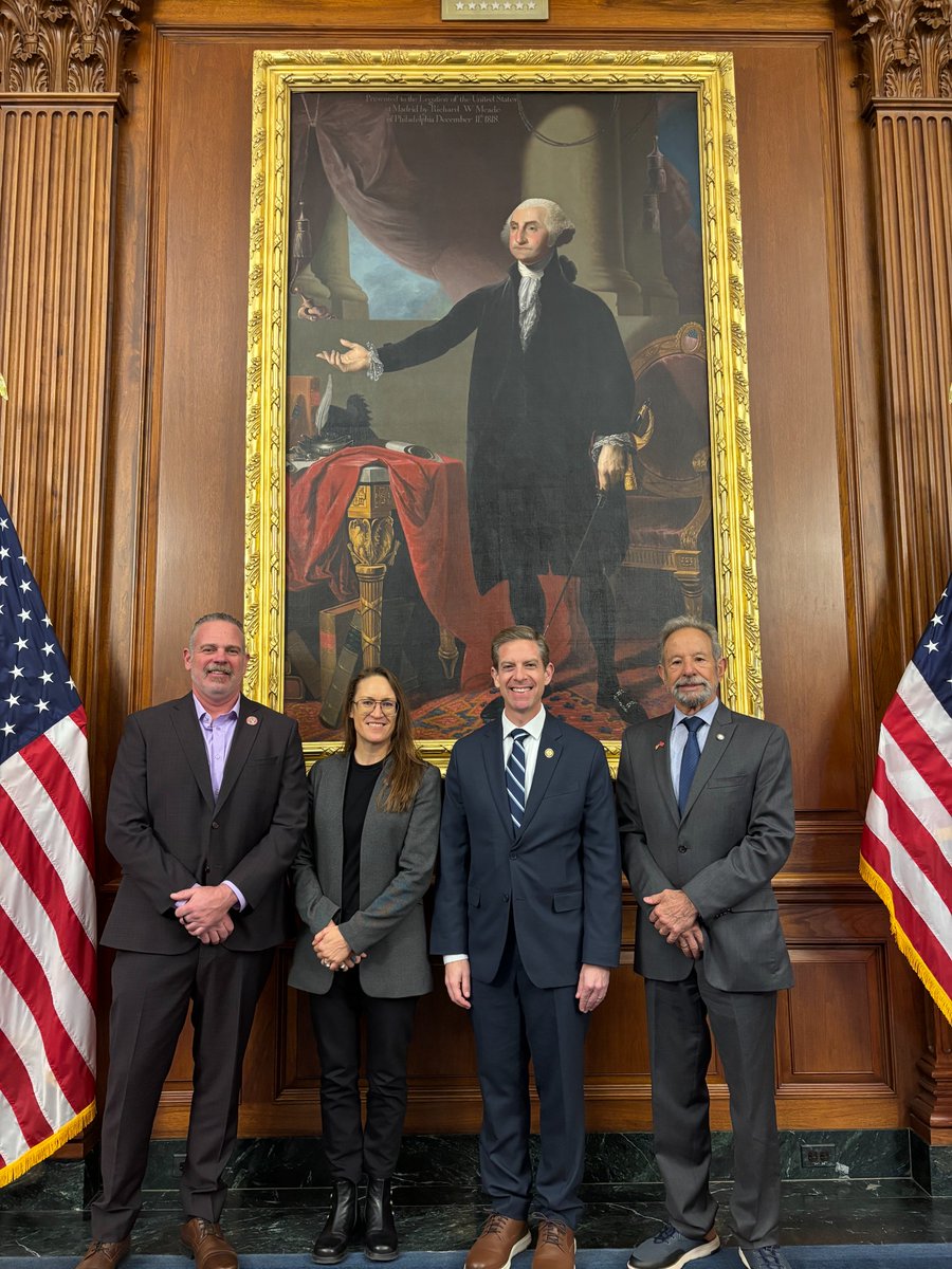 RepMikeLevin's tweet image. Great to see IBEW members in D.C.! I’m committed to investing in workforce development and supporting hard-working Americans building out our energy future. Grateful for their partnership and advocacy.