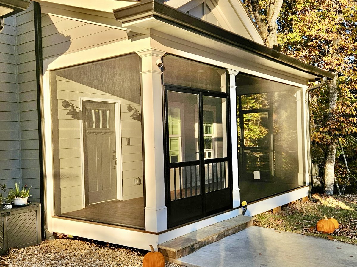 SMofGainesville's tweet image. Beautiful porch with double screen doors in Gainesville. #screenmobile #screenmobilenega #screenporch #screenedporchliving #screenedinporch