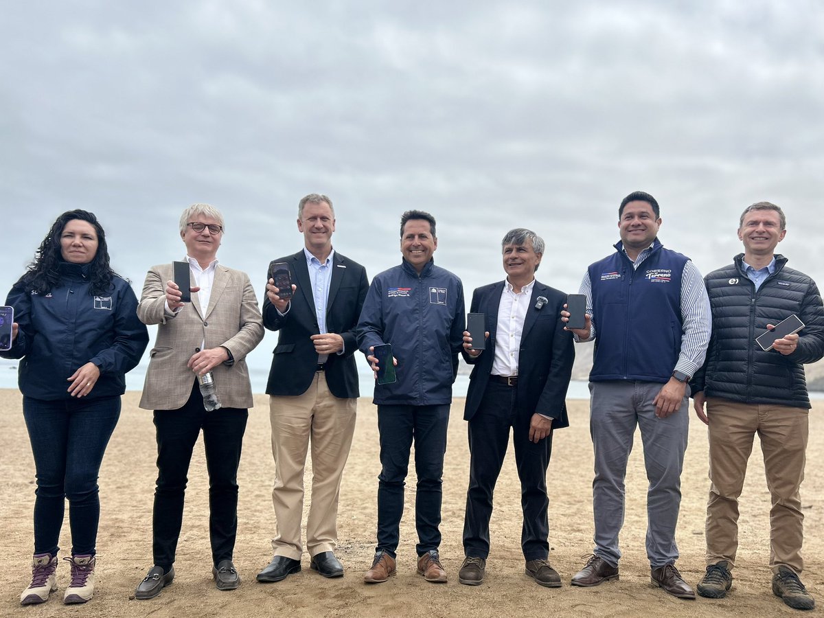 subtel_chile's tweet image. ¡Más conectividad para la seguridad del país! 📡 Chile es el primer país de Latinoamérica en habilitar la conexión directa entre satélites y celulares, gracias a una alianza de @entel y @Starlink. 

🛜 Un SMS, en zonas remotas y sin señal, puede salvar vidas.