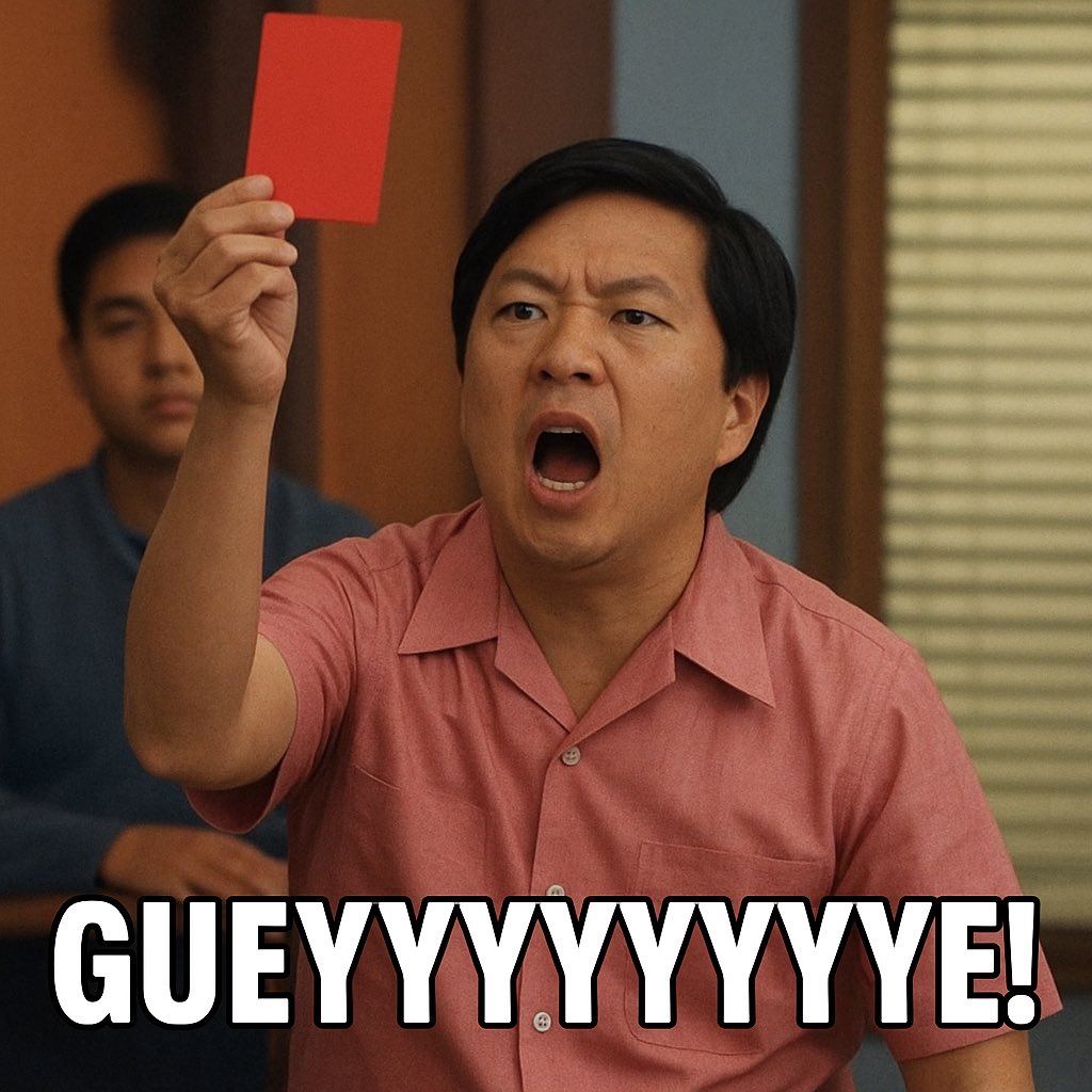 Getting sent off for striking your own player in the face? 😬

Ha! Gueyyyyyyyyeeee! 

#gueye #Everton #ManUtd