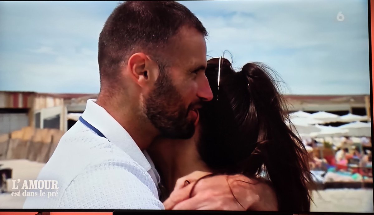 kg_steph's tweet photo. Il en avait raf mais avait peur de se prendre une droite de Celia 🤡 #ADP2025 #adp #adp25 #LAmourEstDansLePre https://t.co/tg9lBKFwXo