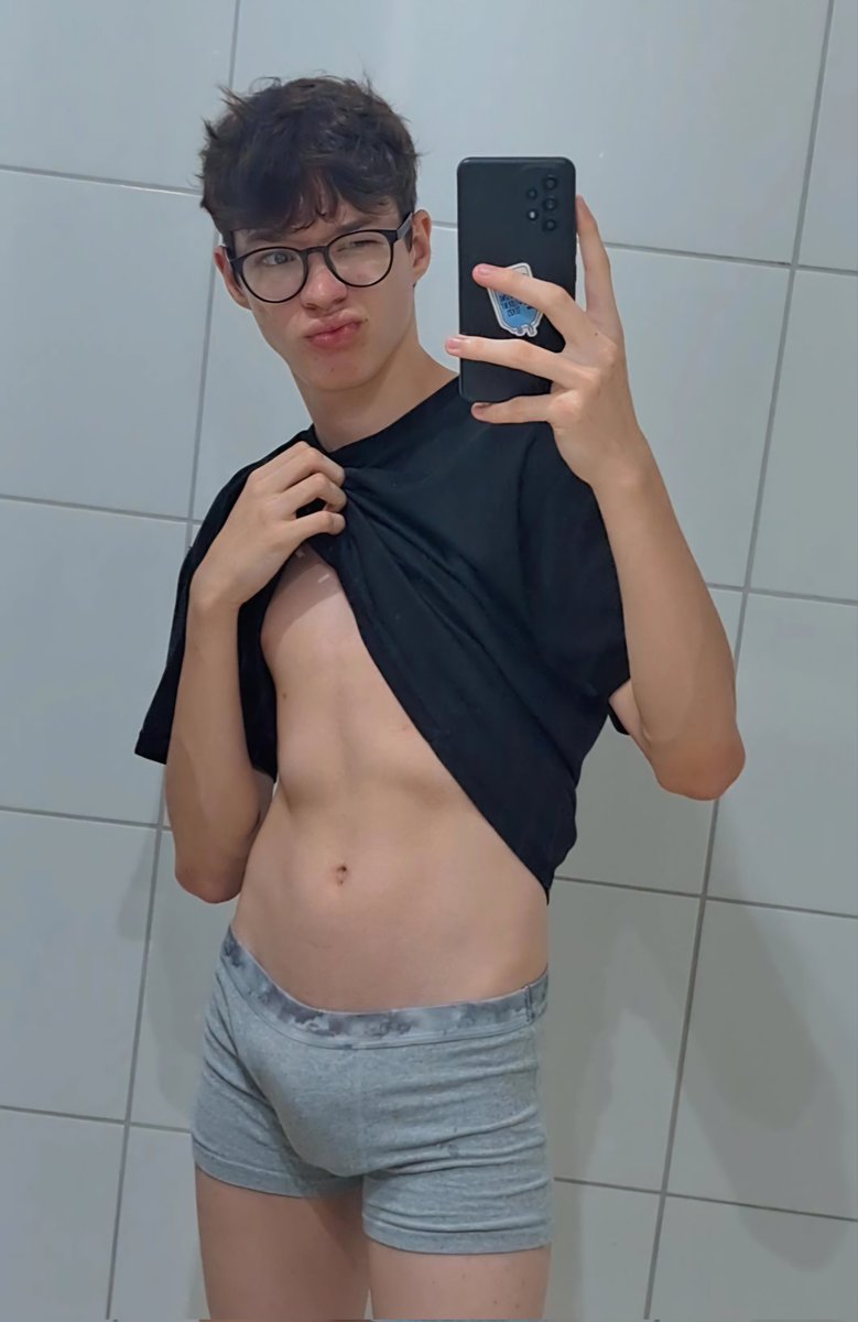 xuaoooooi's tweet image. Repostando pq acho essa mt linda