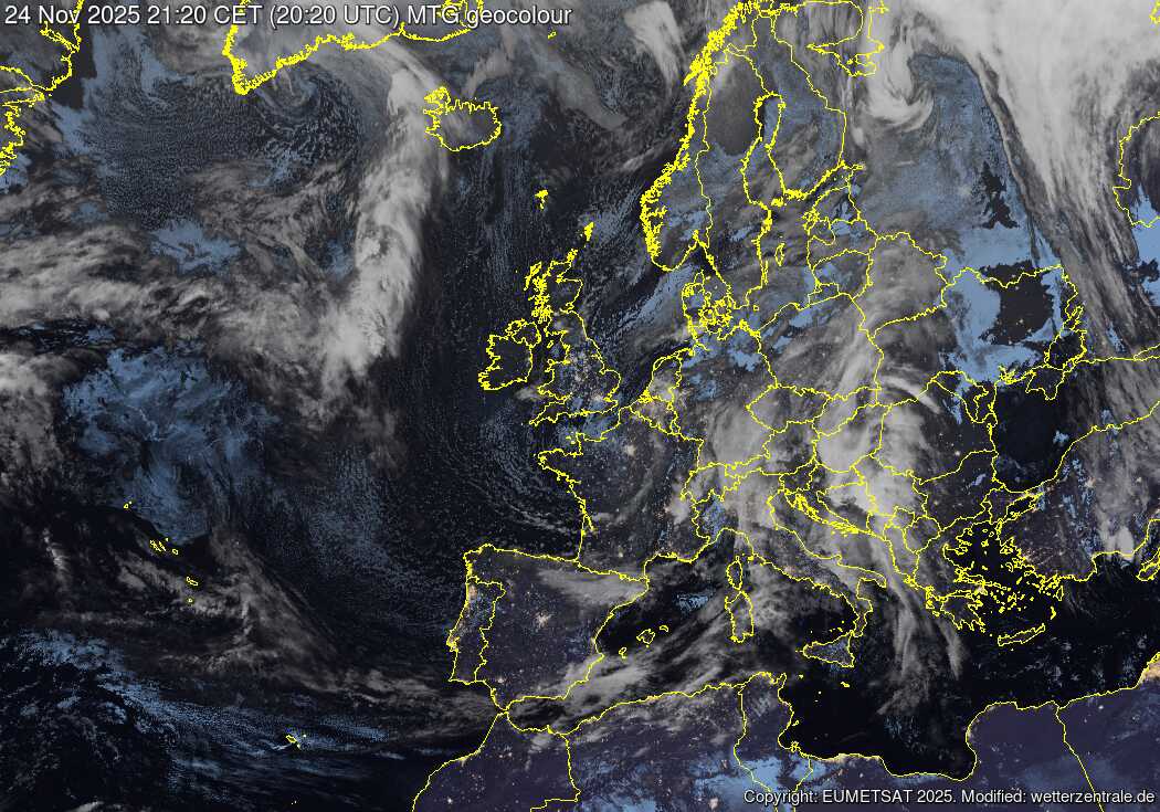 MMmarco0's tweet image. Che tempo farà domani, martedì 25 novembre? Nel corso della notte insisteranno piogge al Nord-Est, rovesci sparsi su Toscana, Marche, Umbria, Lazio, Campania, Sardegna e Abruzzo. Neve sulle Alpi orientali sopra i 900-1.000 metri.

Domani mattina instabilità debole residua sulle…
