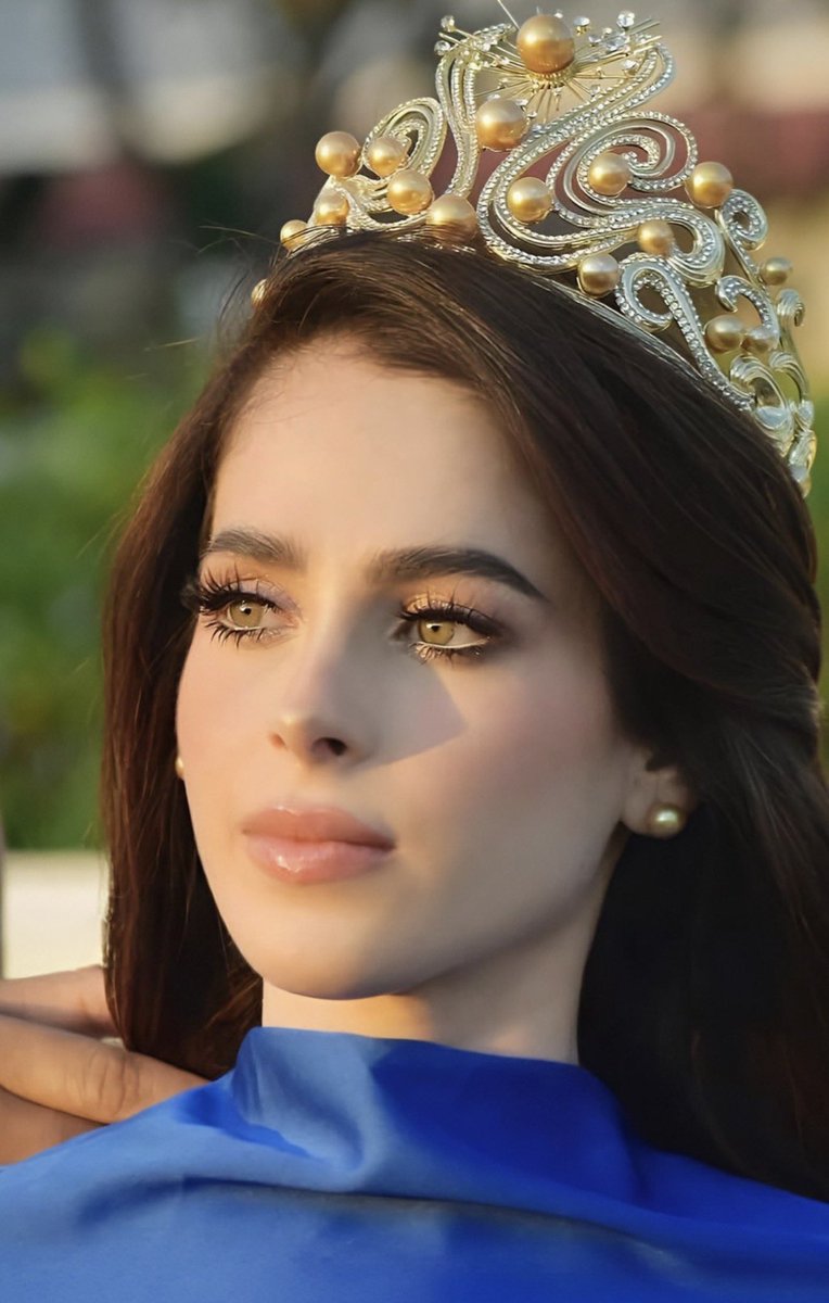 purgadeaseres's tweet image. Ni volviendo a nacer cien veces, un azteca saca esos ojos. El papel de Fátima Bosch puede que diga Méjico, pero su cara dice Europa.

A llorar a la taqueria más cercana.