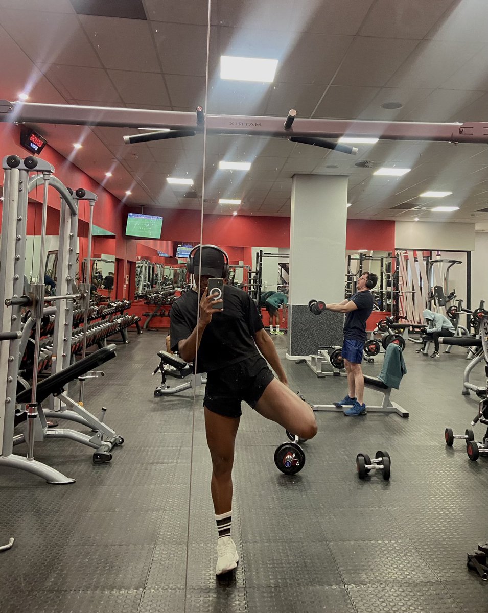 Show your body the love it deserves today, so it can be your anchor when tomorrow feels overwhelming.
🤍🤍🤍👊🏾💪🏾🦵🏾💦🥹