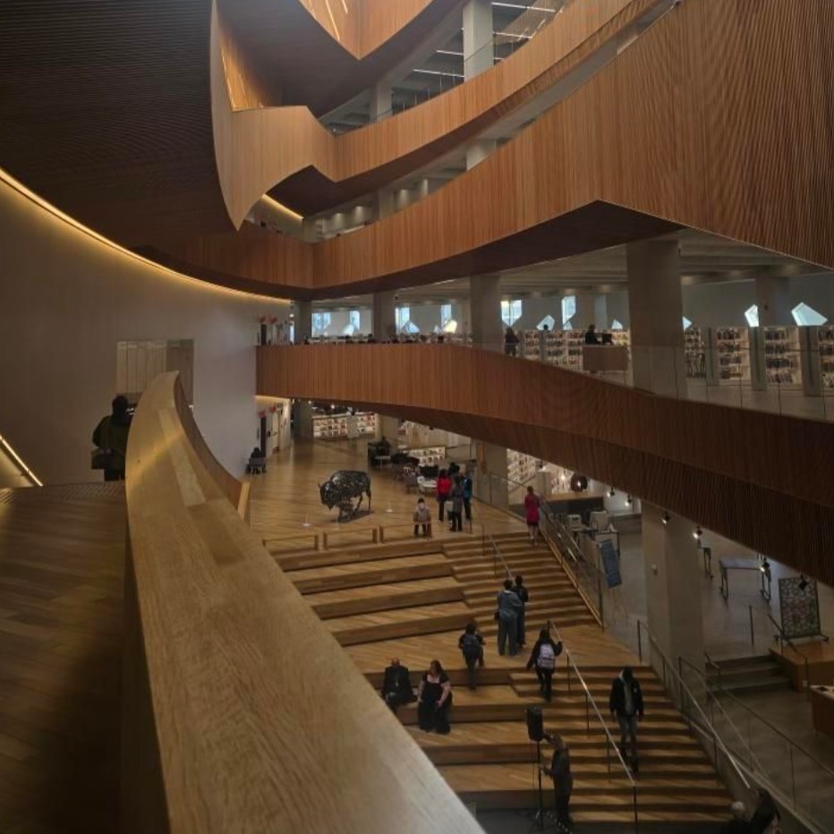 calgarylibrary's tweet image. Discover the unique and innovative elements of Central Library’s spaces, services, art and iconic structure in a free public tour led by a volunteer guide. Learn more by visiting our website at: bit.ly/44CWhi3
📸: Shared by jed.sodapop on Instagram.
#CalgaryLibrary
