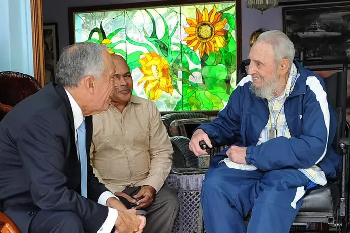 Ronaldo visitar a casa branca é "traição", segundo Pacheco Pereira e outros artistas.

Já visitar Fidel é honrar a democracia e a liberdade 😍