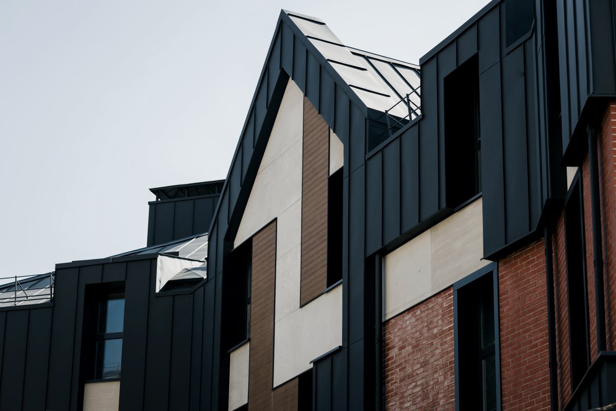 Upgrade your property with sleek, weather-resistant metal roofing. With options for curved panels and a wide range of colors, you’ll get both stunning design and durable performance. Let us help you protect your investment and elevate your aesthetic. chicagometalsupply.com/standing-seam-…