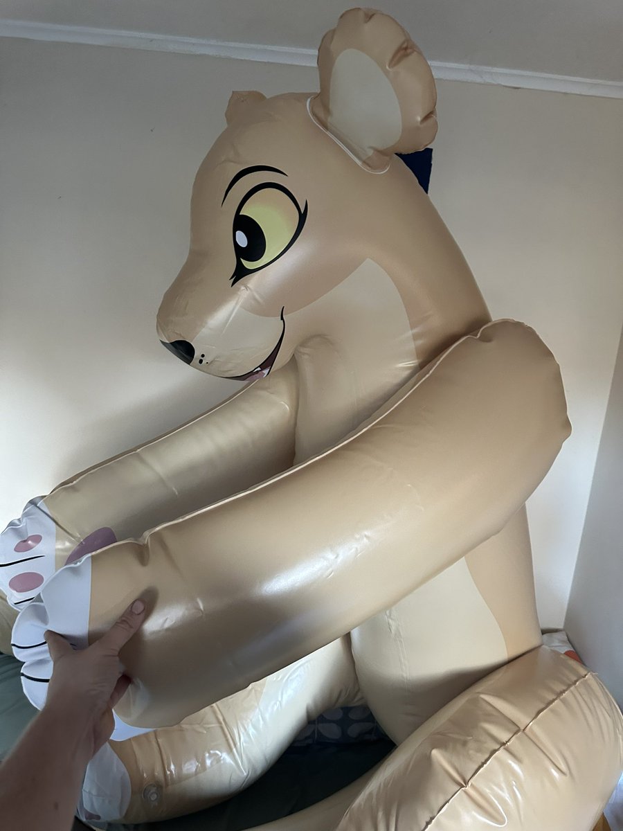 Squeaky~lion tweet media