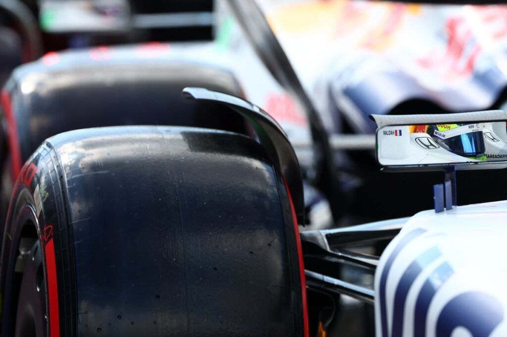 nlsportnieuwsnl's tweet image. Waarom Pirelli al na één seizoen afscheid neemt van C6-band - #F1 #Formula1 #Formule1 #MaxVerstappen #RedBull #Ferrari #MCLaren #Mercedes #LewisHamilton #Motorsport #F1News #F1Race #GrandPrix - NLSportnieuws.NL - buff.ly/b9l5Rs1