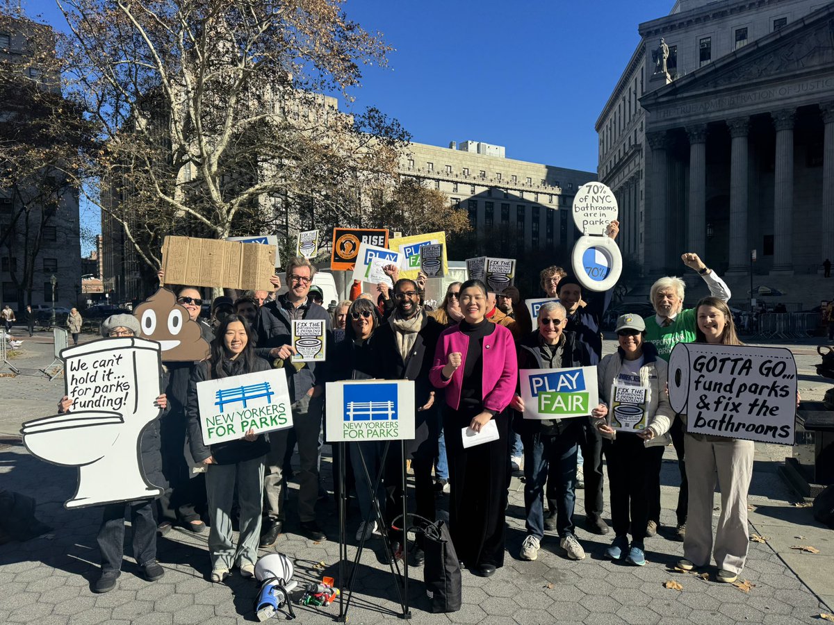 NY4P's tweet image. We can’t hold it… for @NYCParks funding! 🚰🚽

Play Fair rallied today for safe, clean restrooms, working drinking fountains, and equitable PEP deployment.

@NYCParks runs 70% of NYC’s public bathrooms, but chronic disinvestment strains the agency’s ability to maintain them.