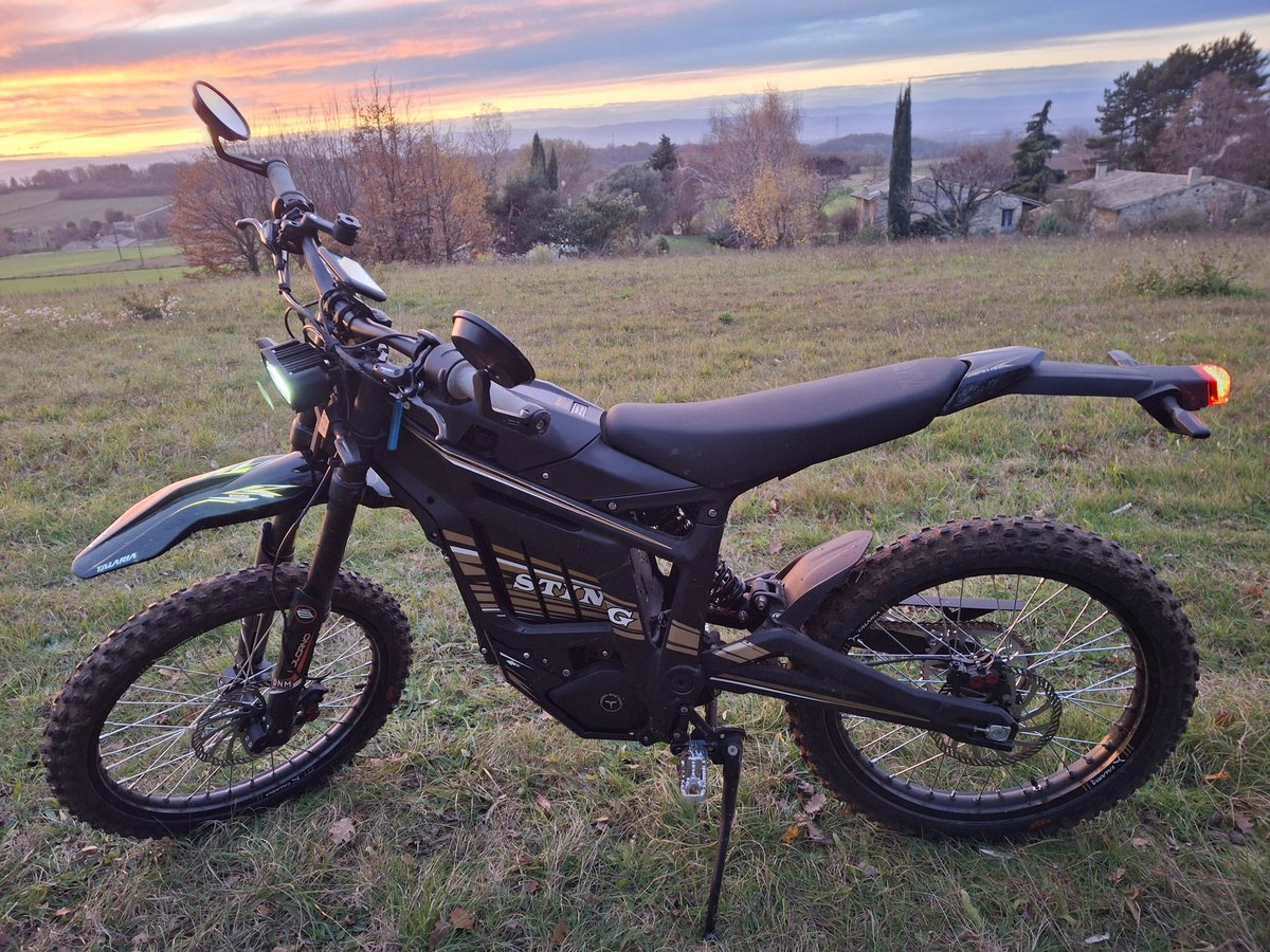 stale_x's tweet image. Force a toi, le seul conseil que je puisse te donner c’est d’acheter une bécane, l’uns des meilleurs antidépresseur !