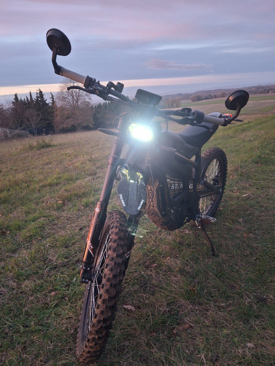 stale_x's tweet image. Force a toi, le seul conseil que je puisse te donner c’est d’acheter une bécane, l’uns des meilleurs antidépresseur !