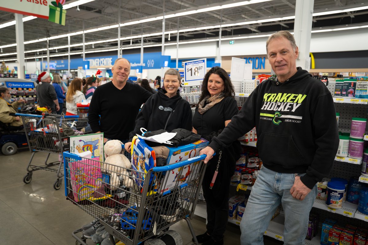 webmastersre's tweet image. #ChristmasAngels Update! ✨ We had so much fun shopping for gifts for families in Nanaimo last Sunday! Thank you to everyone who donated and volunteered. 

Next up is wrapping day! If you want to volunteer, comment “I’m in” and we’ll send you the details.
