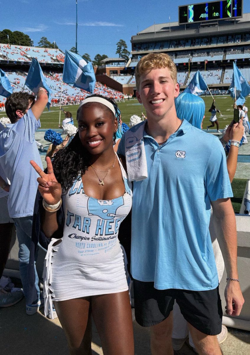 ୨♡୧ (@axiiiana) on Twitter photo 