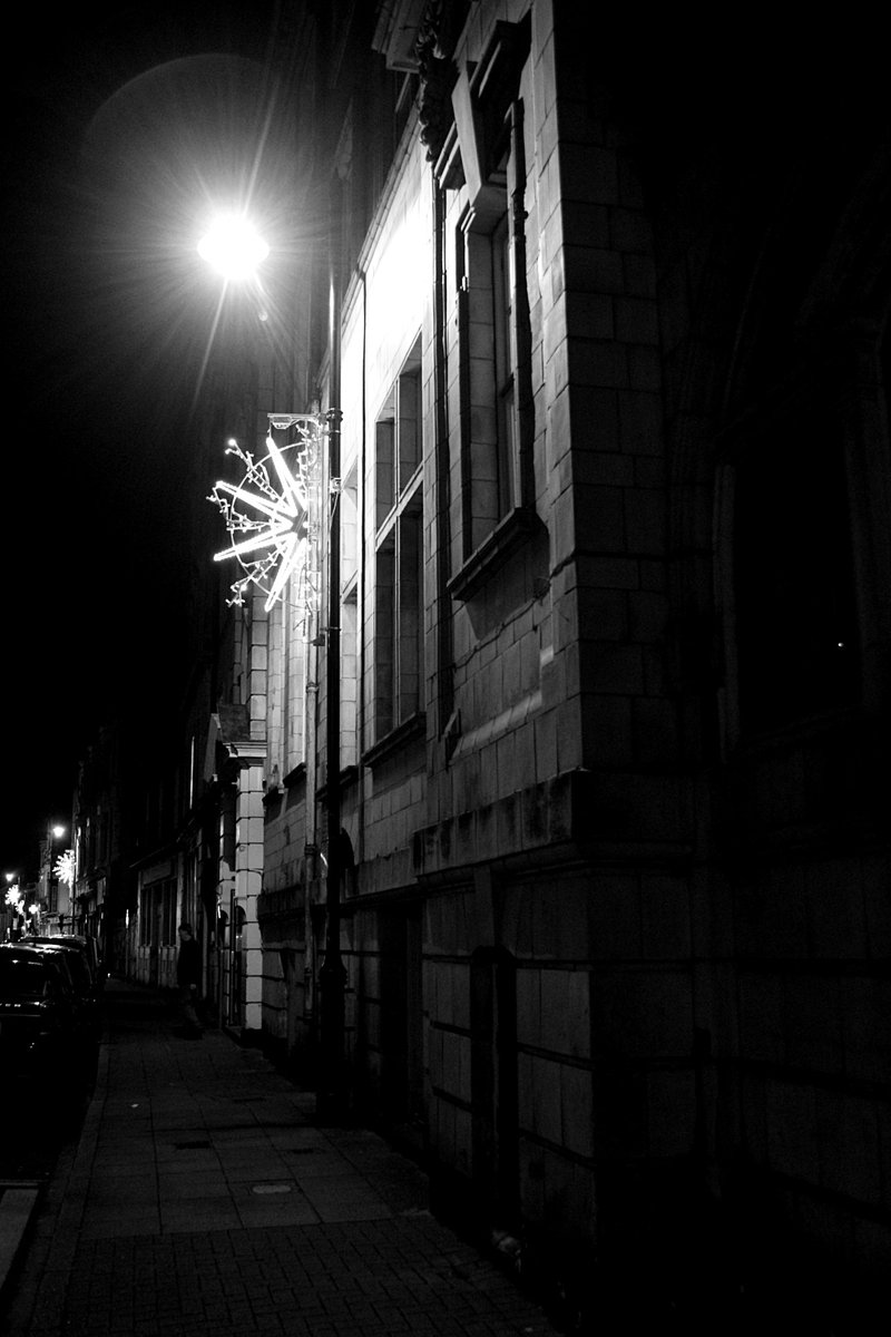 Whatadapperchap's tweet image. A goodnight tweet from a dark &amp;amp; monochrome Southsea. Meet you on the morrow.