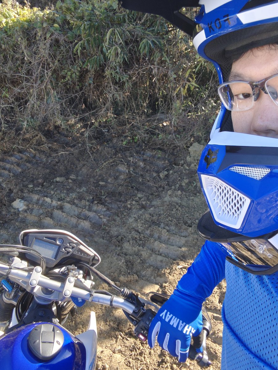 calonal252's tweet image. おはようございます。
皆様ご無沙汰しています。
奈良に戻って約半年になりましたが仕事も安定し休日も楽しみ元気でやってます。
そうそう２３日には初めてモトクロスの大会に出ました。ヤマハ、セロー250で出場し結果はトレール部門で見事一位を獲得できました。
（トレール車は私だけなのは内緒w）