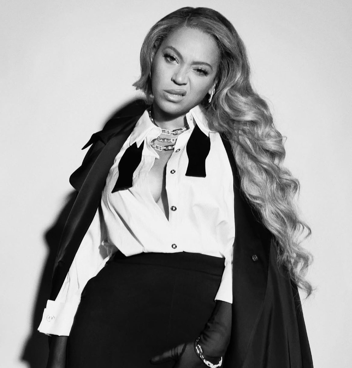 PopFusionHQ's tweet image. Beyoncé becomes the first artist in history to chart a song on the Billboard Hot 100 for the last 28 consecutive years since her musical debut. 

She charts on the Hot 100 as a songwriter/producer.