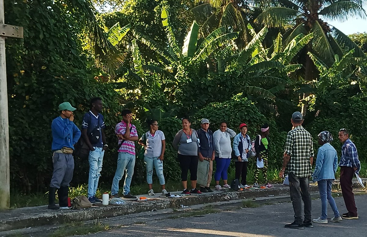 #AlMosquitoNO #lasaludnoespera #jaruco 
Los trabajadores de vectores dando una radiobatida en los diferentes poblados del municipio.#Mayabeque