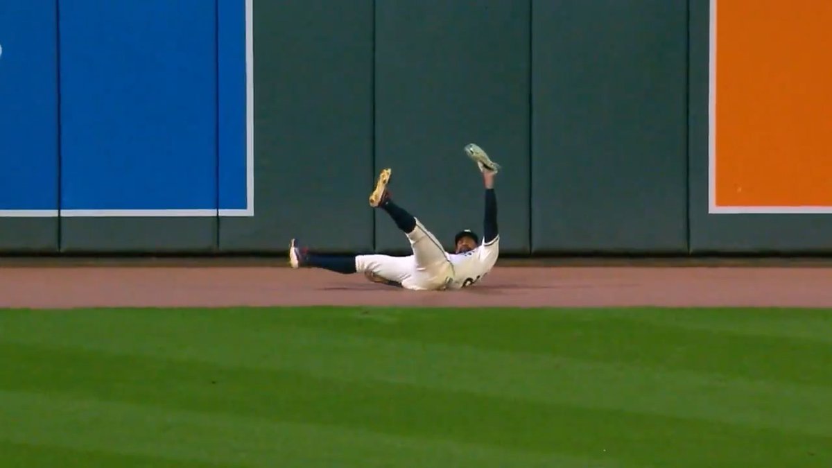 Top Plays of 2025: No. 61

Byron Buxton calls game with an impressive grab! 
