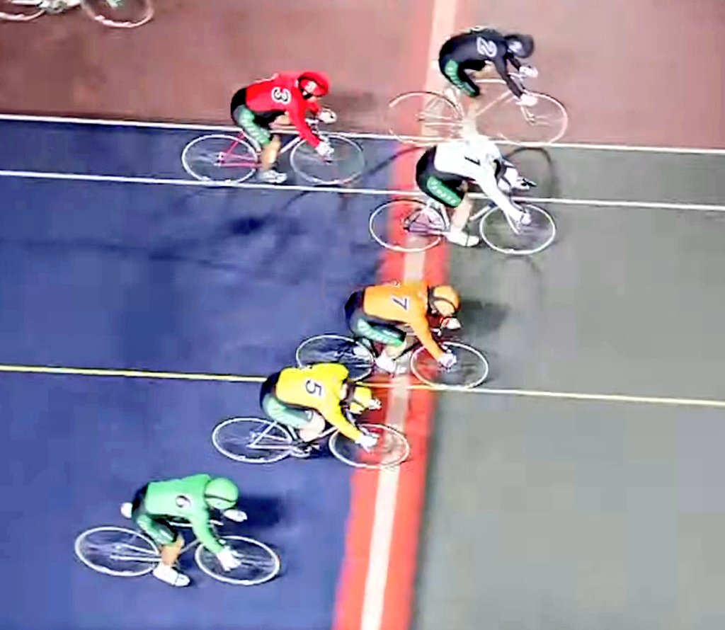 tomumaruchan2's tweet image. いわき平競輪場 初日
3R 5車番 🟨
吉川誠 選手

A級チャレンジ予選
3/4輪差惜しくも4着でした
くぅ〜悔しい
お怪我無く🙏完走
お疲れ様でした🙇

本日、A級チャレンジ選抜
3R 3車番 🟥 21:37出走です
二日目も頑張って下さい🚴