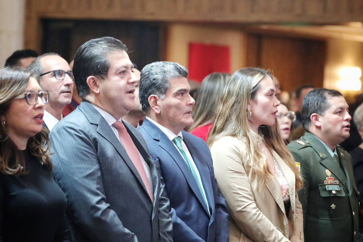 PGN_COL's tweet image. El Procurador General, Gregorio Eljach, recibió el reconocimiento Personaje de Oro de la @personeriabta, un homenaje como aliado estratégico en la defensa de los derechos ciudadanos. El premio resalta el compromiso institucional con el servicio público y la protección de la…