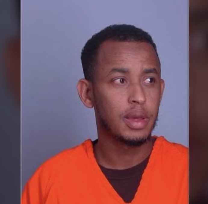 GrageDustin's tweet image. 🚨 BREAKING: Abdirashid Bixi Dool just became the 78th person charged in the Feeding Our Future fraud scheme.

Dool claimed to serve 6K meals a day, seven days a week at one of the meal sites — double the number of people who lived in the town he was supposedly feeding.