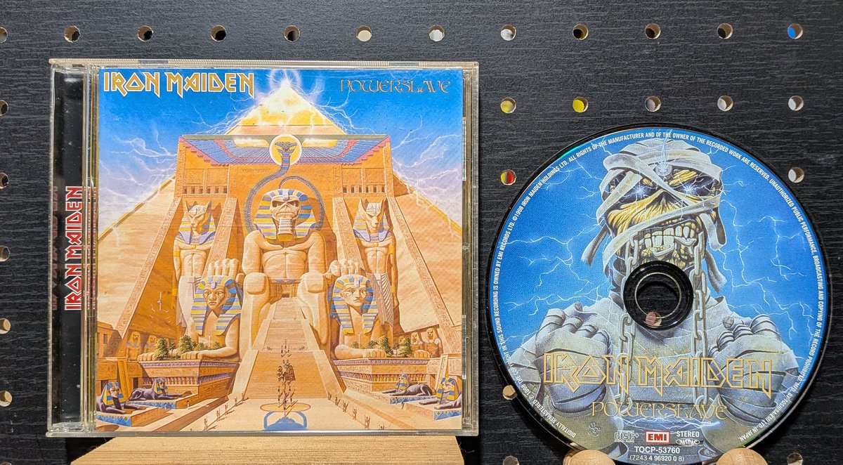 イングランドのヘヴィメタルIRON MAIDENの5th 1984年作

古代エジプトや歴史・神話をテーマに掲げアルバム全編が壮大な叙事詩的ドラマとして展開。約14分の超大作「Rime of the Ancient Mariner」を含む全楽曲が技術とメロディの頂点で構成され、バンドの黄金期を象徴。非の打ち所がない歴史的名盤！