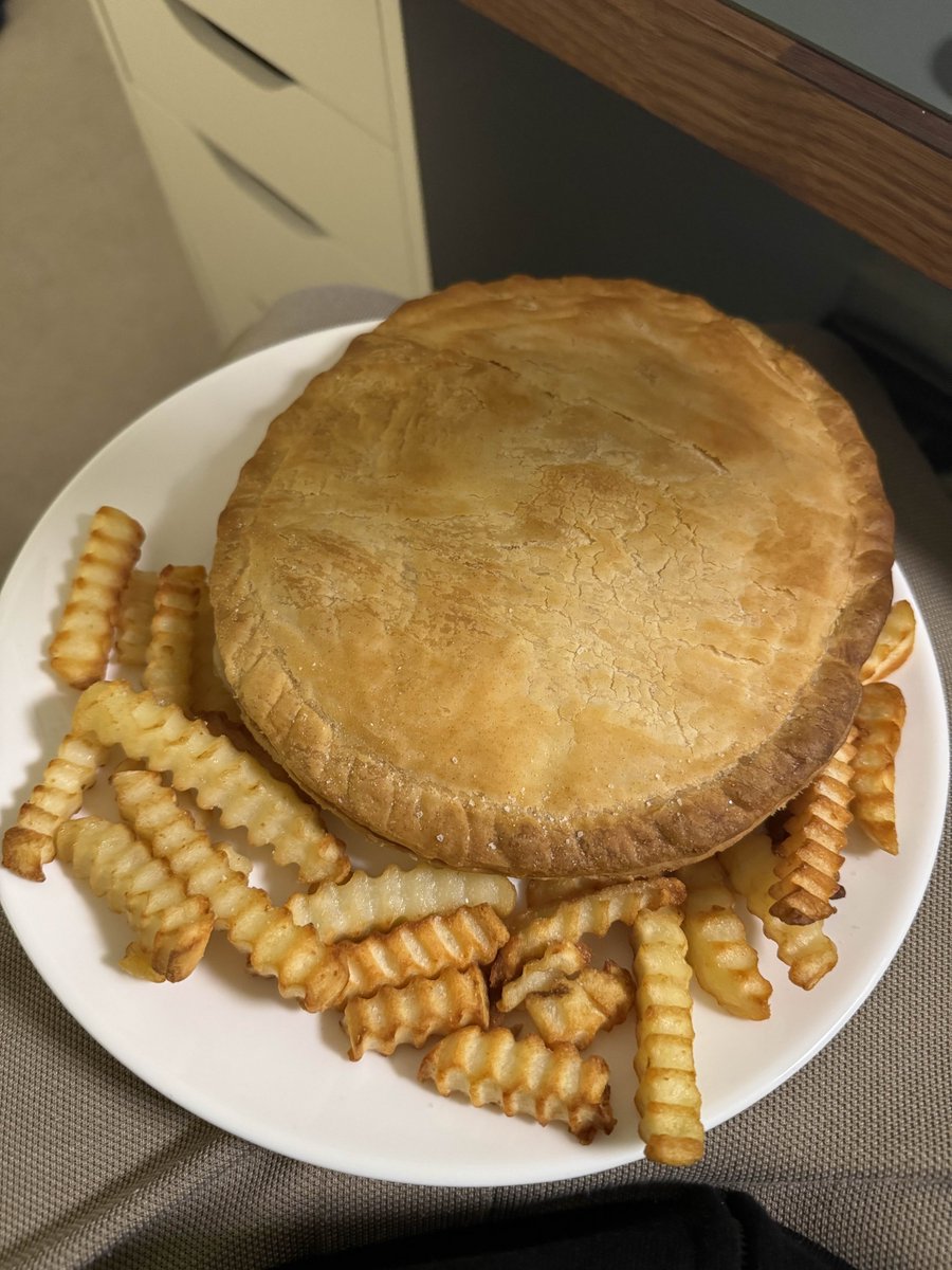 soupforeloise's tweet image. guys please look at @Cambam0I0 &apos;s dinner