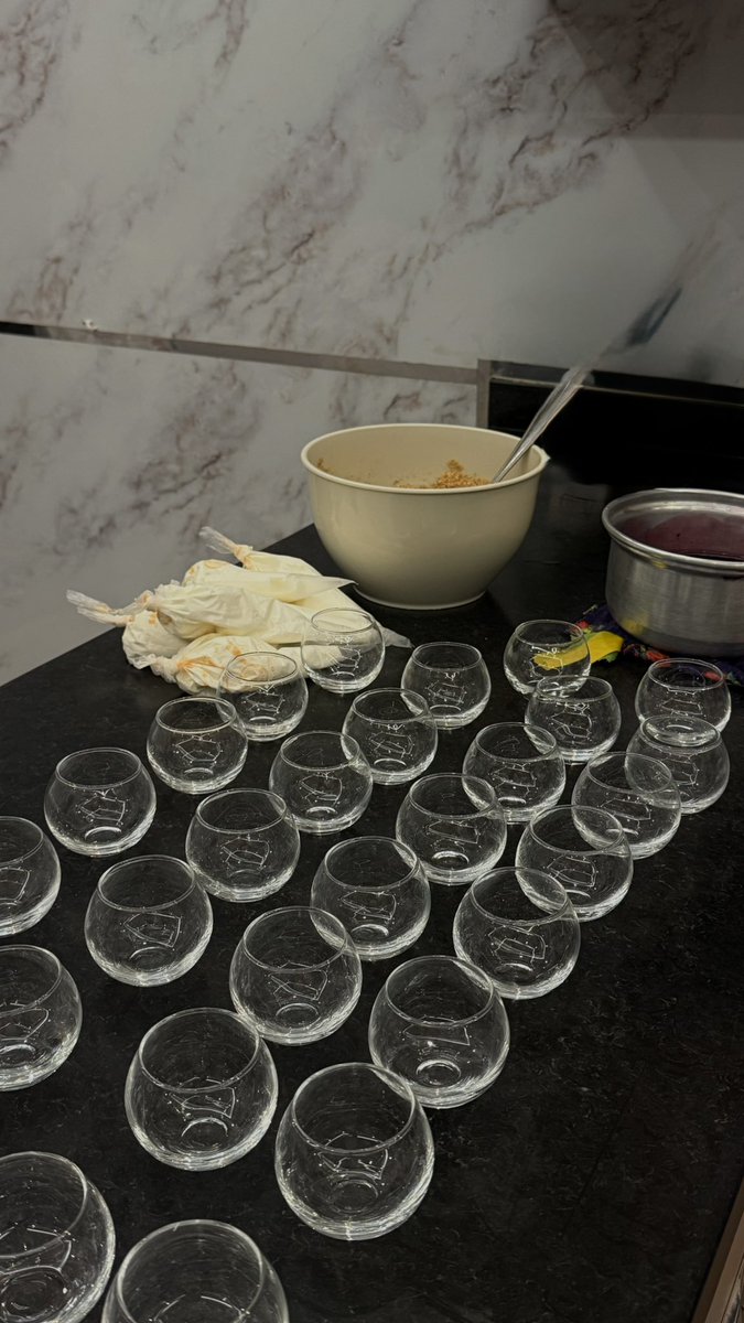 مسكت تجهيز الحلى من الصفر لمناسبة، وطلعت النتيجة رهيبة. باقي الطعم، وإن شاء الله يكون أفضل من المتوقع (ما شاء الله)🌺