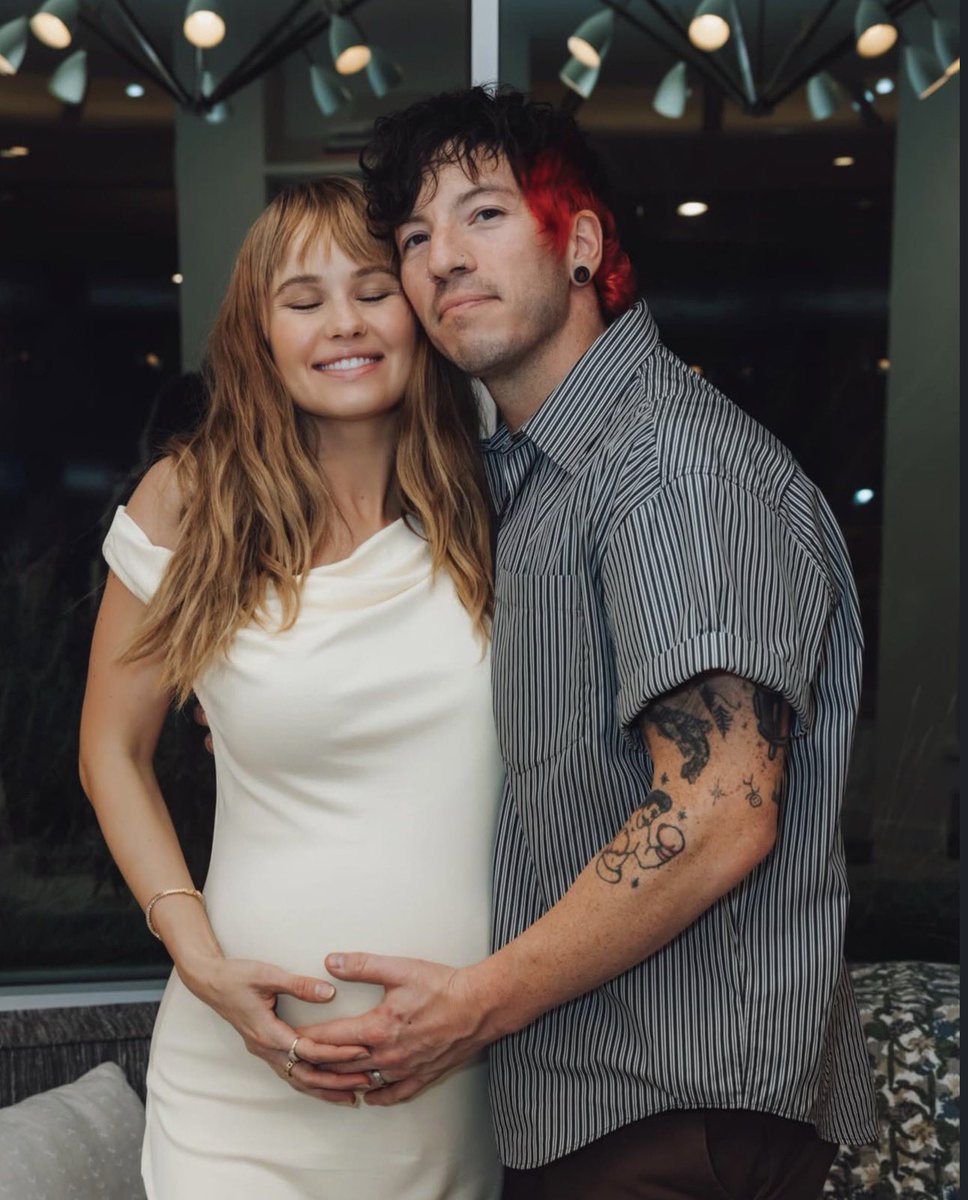 myelasticity's tweet image. he literally looks so dad