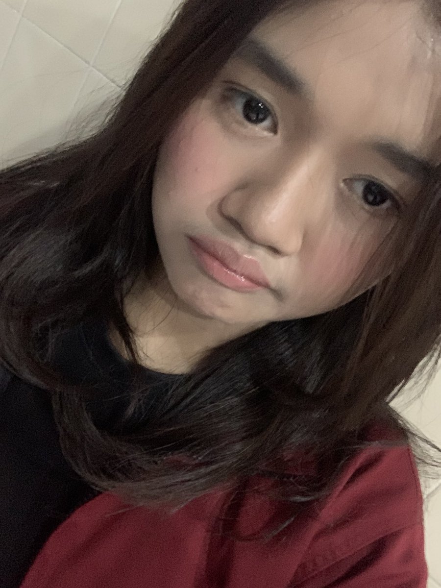 swiftubby's tweet image. agak niat dikit kelas hri ini karena makeup, karena semenjak semester 3 mls bngt ke kampus makeup