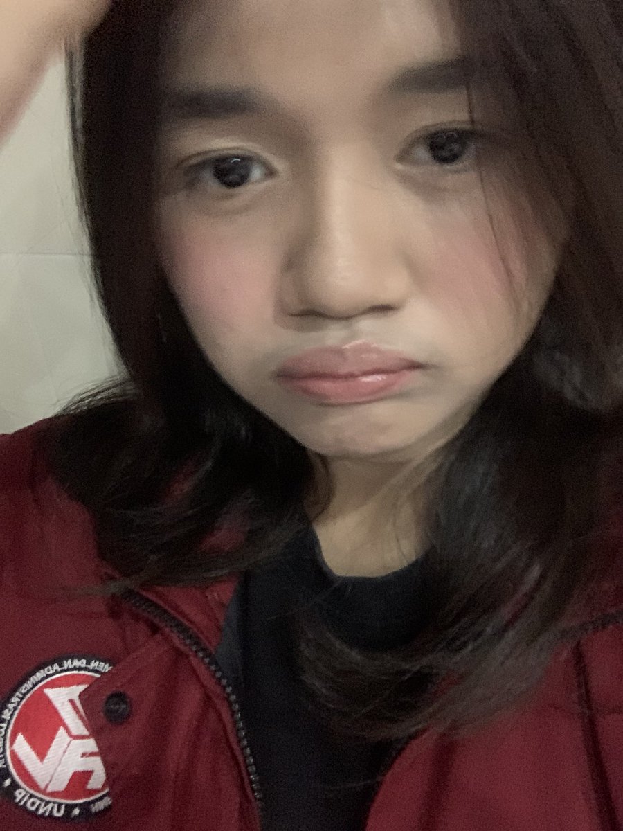 swiftubby's tweet image. agak niat dikit kelas hri ini karena makeup, karena semenjak semester 3 mls bngt ke kampus makeup