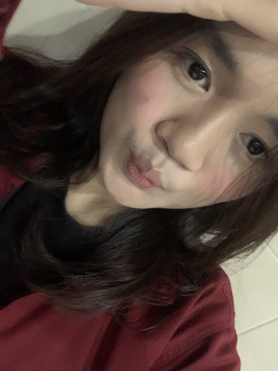 swiftubby's tweet image. agak niat dikit kelas hri ini karena makeup, karena semenjak semester 3 mls bngt ke kampus makeup