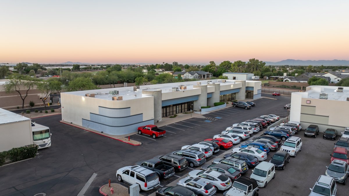 FOR SALE: Chandler Industrial/Flex
💰 $3.4M ($252/SF) | 📐 ±13,472 SF on ±45,017 SF
Adjacent to Chandler Municipal Airport
7 grade-level doors, 14’ clear height, full HVAC, block construction. Ideal Southeast Valley user opportunity.
👉 Listings: na2.hubs.ly/H02clPS0